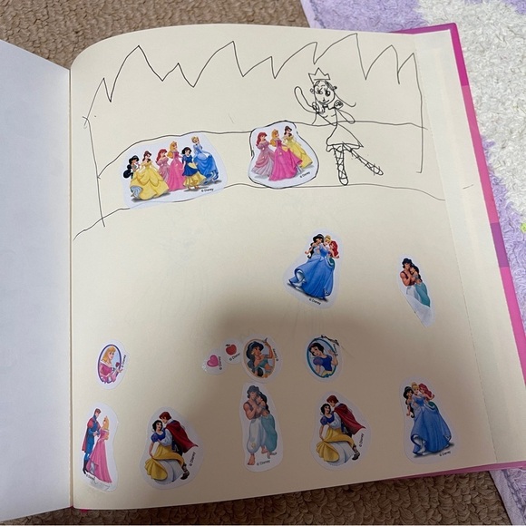 DISNEY BOOK PRINCESS COLLECTION: A TREASURY OF TALES - Picture 8 of 8